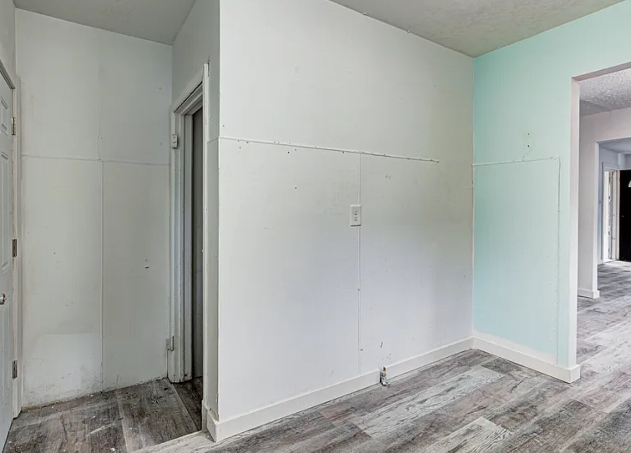 Building Photo - 734 N Arnolda Ave