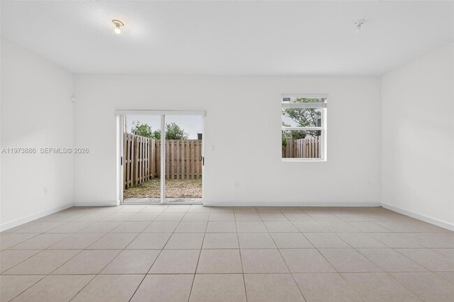 Building Photo - 2662 SE 10th St