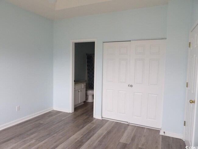 Building Photo - 901 W Port Dr