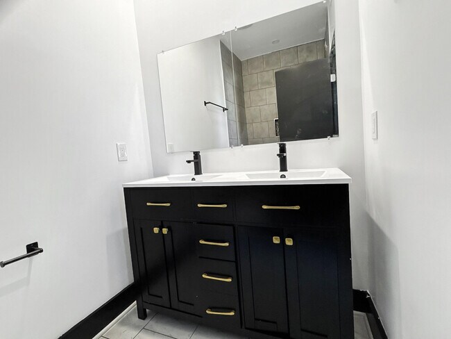 Building Photo - 2325 Reisterstown Rd