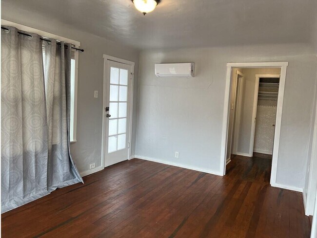 Building Photo - 2618 Idalia Ave