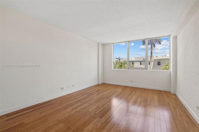 Building Photo - 1500 Bay Rd