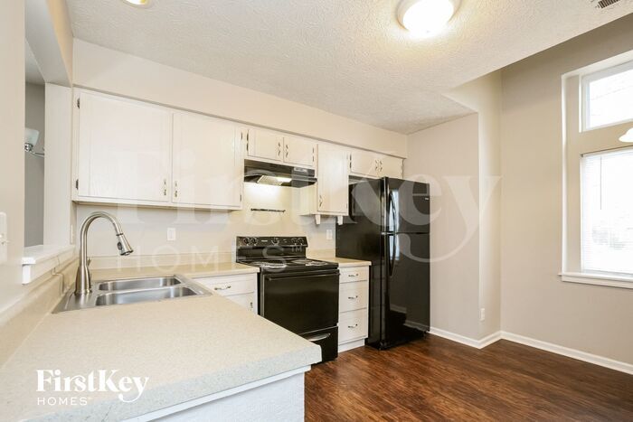 Building Photo - 6903 Hardwood Dr