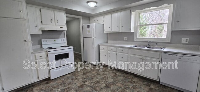 Building Photo - 3821 Aboite Lake Dr