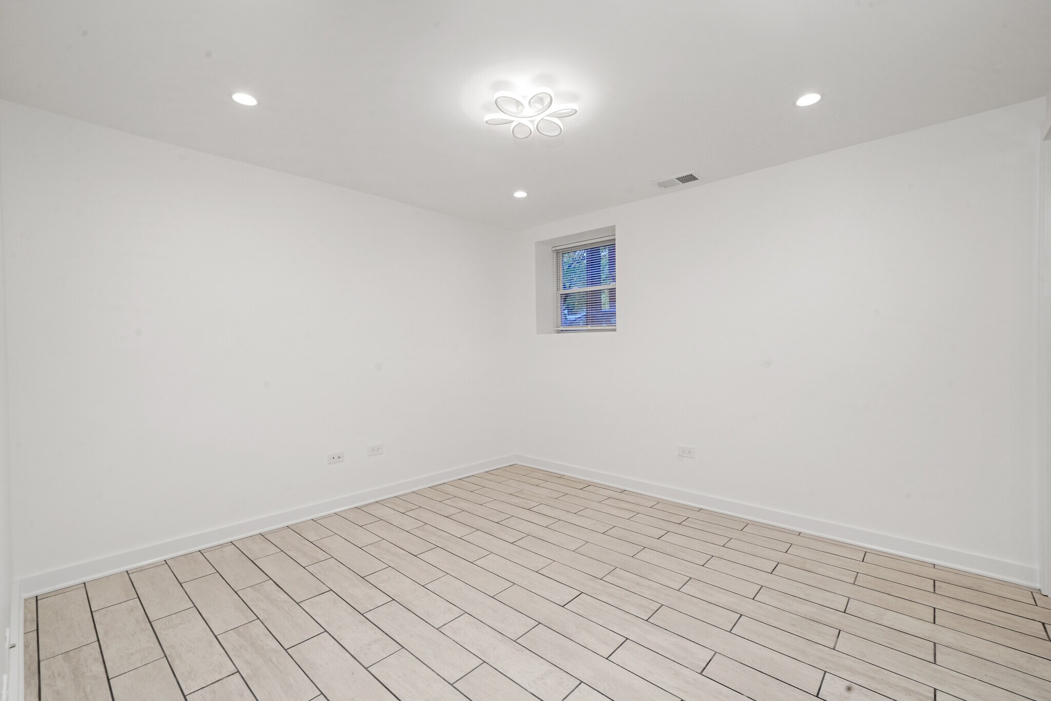 Building Photo - 2203 W Giddings St