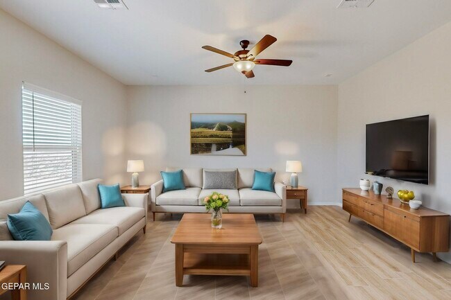 Building Photo - 516 Logwood Ave