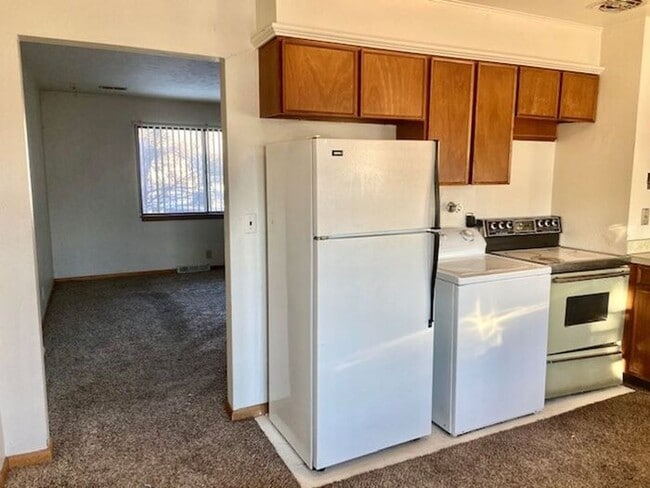 Building Photo - Upper Level 2 Bedroom 1 Bath Duplex Unit in Central Loveland, CO