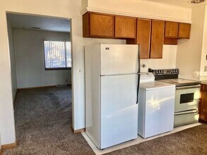 Building Photo - Upper Level 2 Bedroom 1 Bath Duplex Unit in Central Loveland, CO