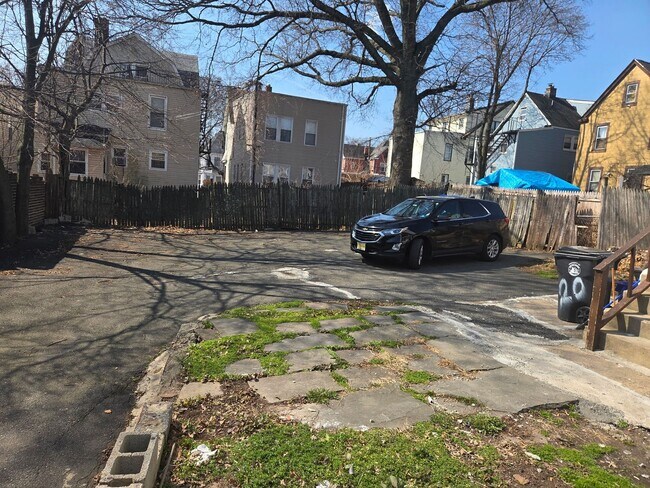Building Photo - 20-22-22 Rockland Terrace