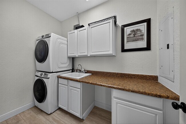 Building Photo - 2211 St