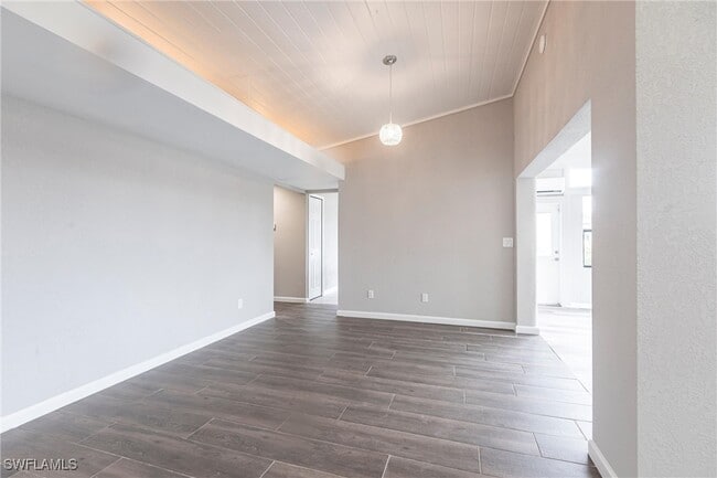 Building Photo - 16737 Pheasant Ct