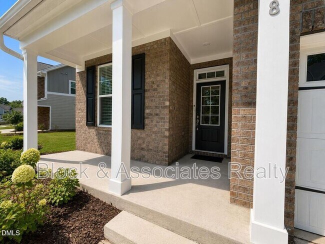 Building Photo - 118 Faxton Wy
