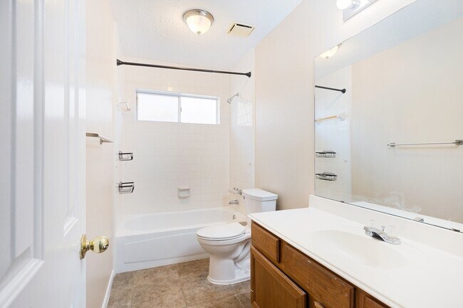 Building Photo - 2922 Abbey Field Dr