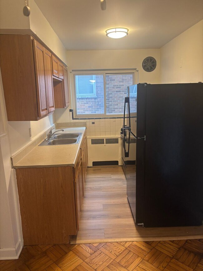 Building Photo - 1820 Losantiville Ave