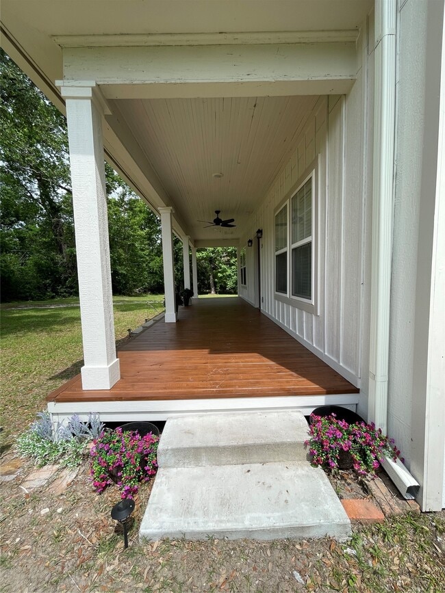 Building Photo - 210 Crescent Dr