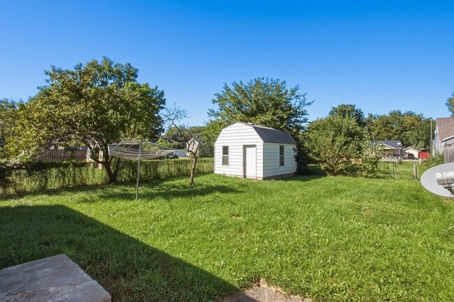 Building Photo - 2223 E Bergin Ave