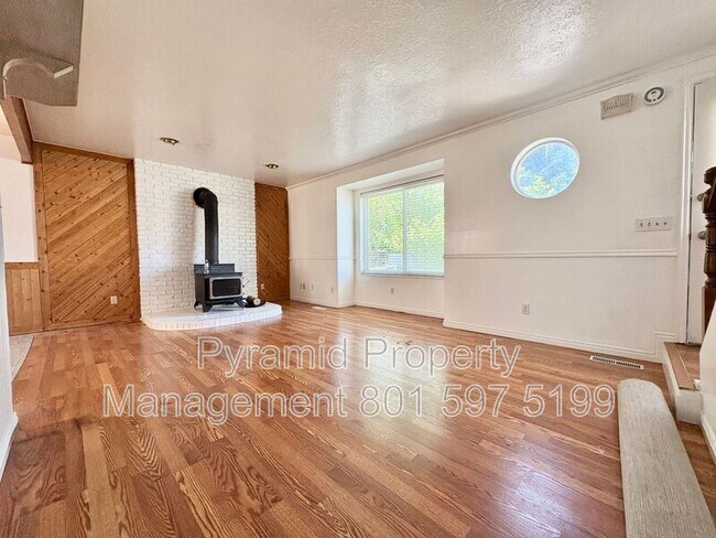 Building Photo - 1099 Shepard Ln
