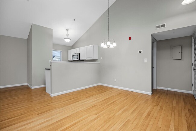 Building Photo - 432 Saravalle Dr