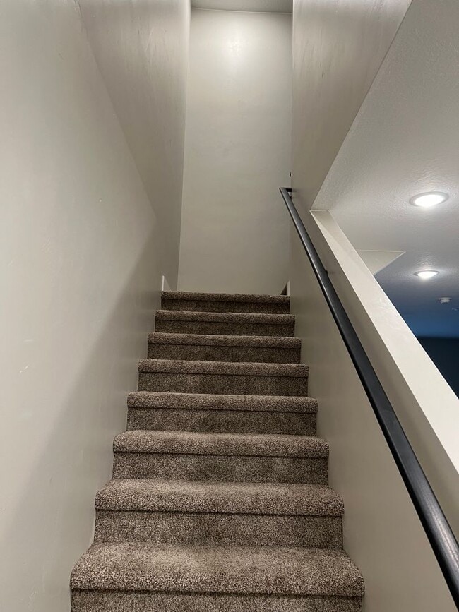 Building Photo - Available Now In Cross Hollow Hills