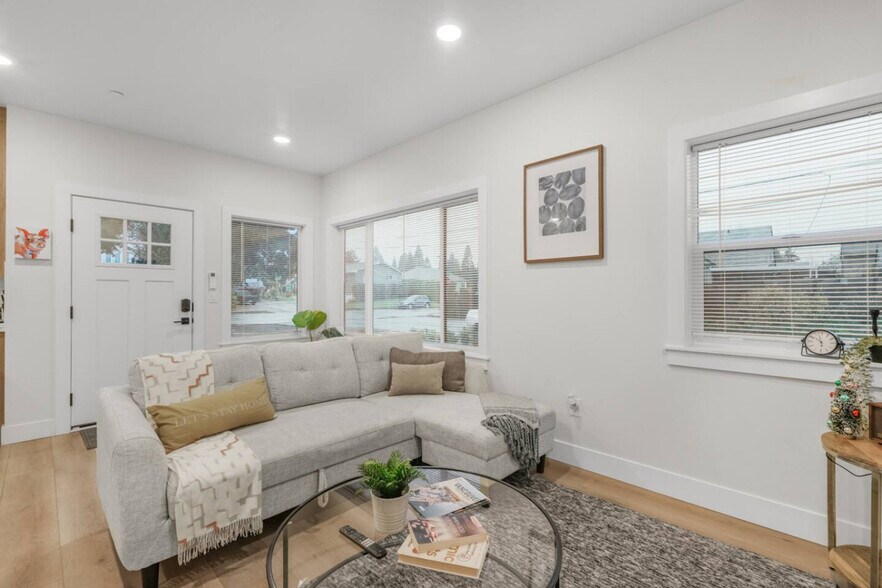 Building Photo - 3505 NE Creston Ave