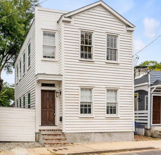 Building Photo - 40 Poinsett St