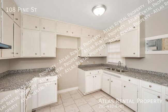 Building Photo - 108 Pine St