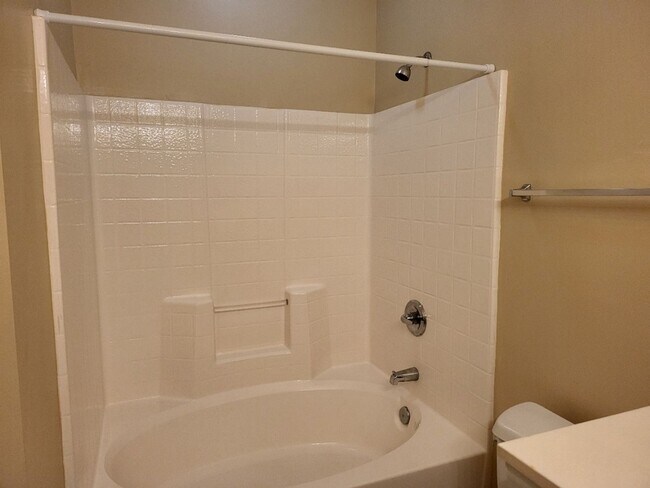 Building Photo - 119 Fountain Pointe Ln