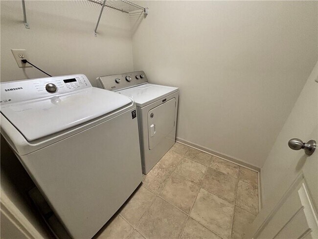 Building Photo - 609 Stonehurst Ln