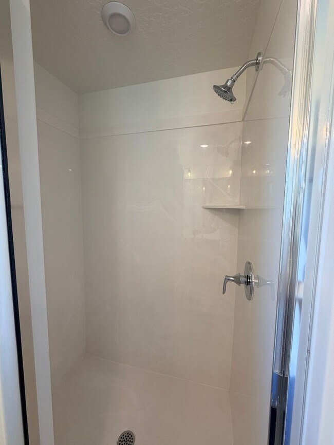 Building Photo - Beautiful Brand new 4 bedroom, 2.5 bathroom home in St George!