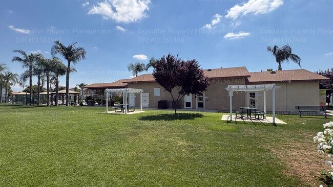 Building Photo - 2 bedroom 1.5 bathroom townhome located in a gated community near Hosking Ave/ S. Union Ave