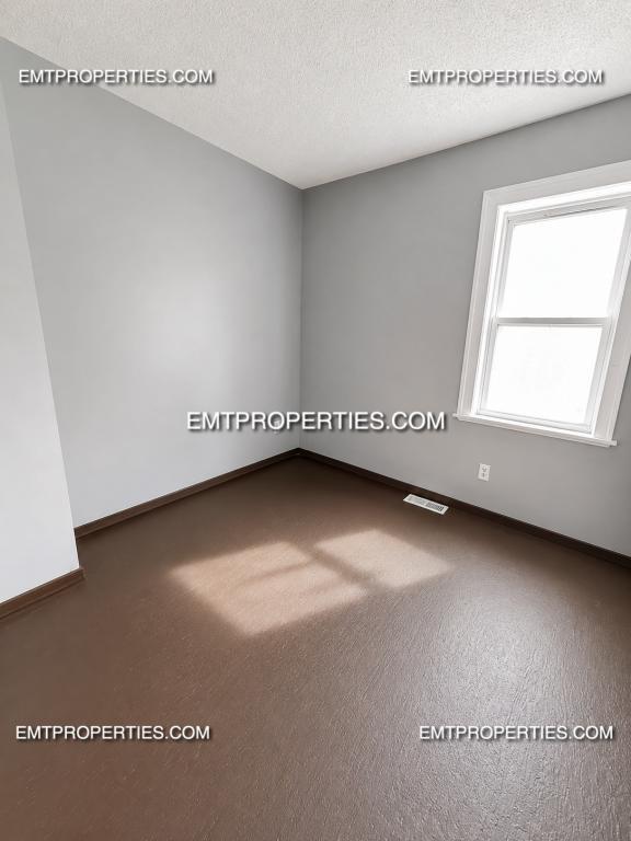 Building Photo - 1220 W Erie Ave