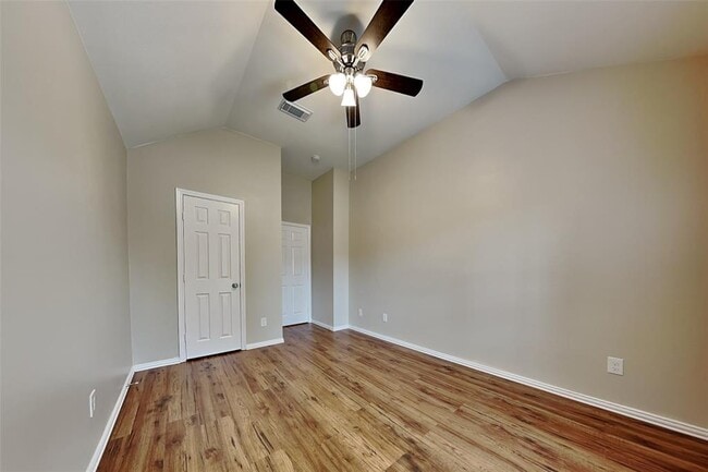 Building Photo - 3607 Kennedy Dr