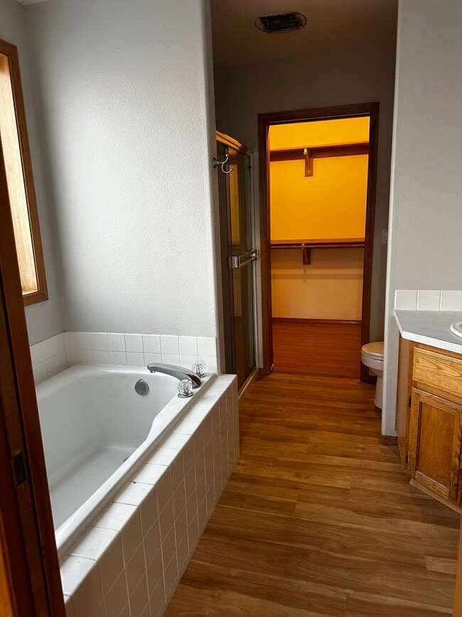 Building Photo - 12053 Four Oaks St