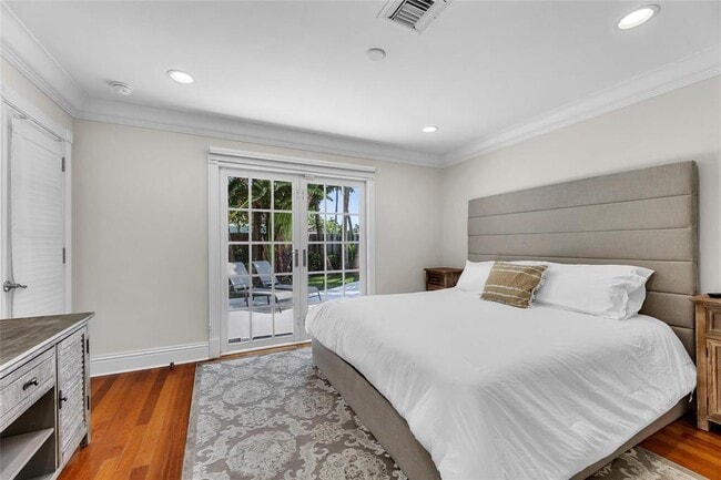 Building Photo - 2840 NE 26th Ct