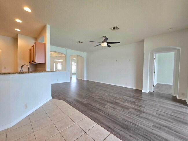 Building Photo - Waterfront home for RENT! 4 bed/2.5 bath