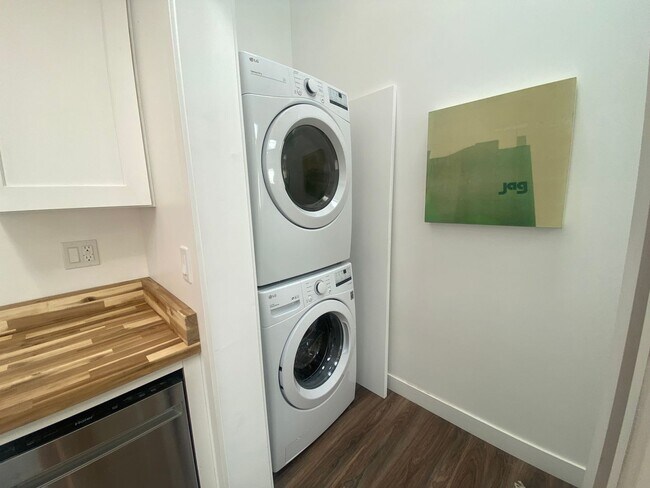 Building Photo - 5135 N Eagle Rock Blvd