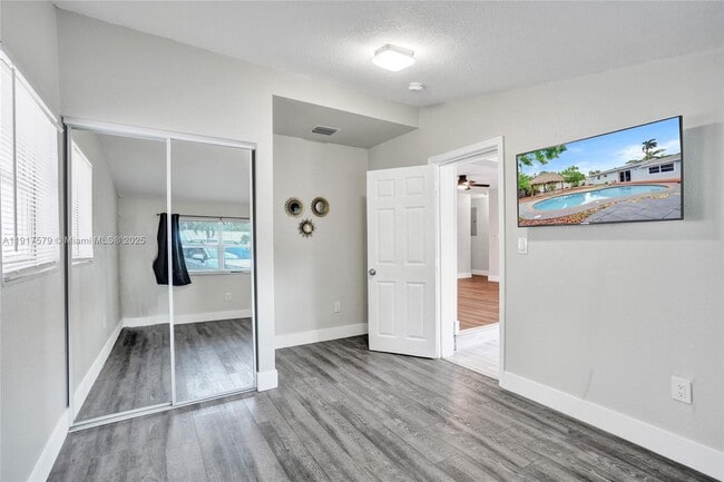 Building Photo - 2281 SW 15th St