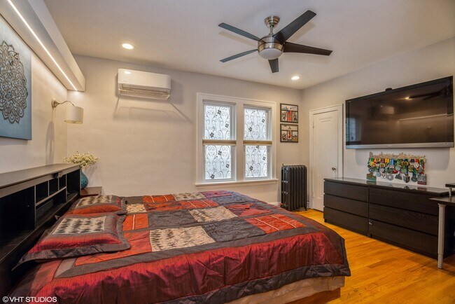 Building Photo - 5034 N Lawndale Ave
