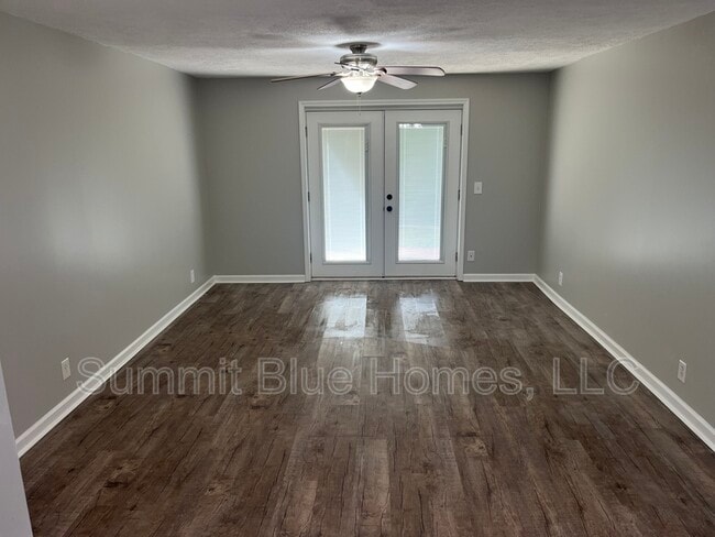 Building Photo - 555 N Dupont Ave