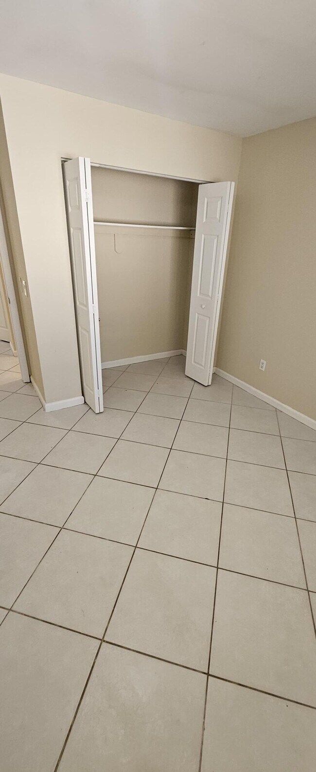 Building Photo - 1202 Summer St