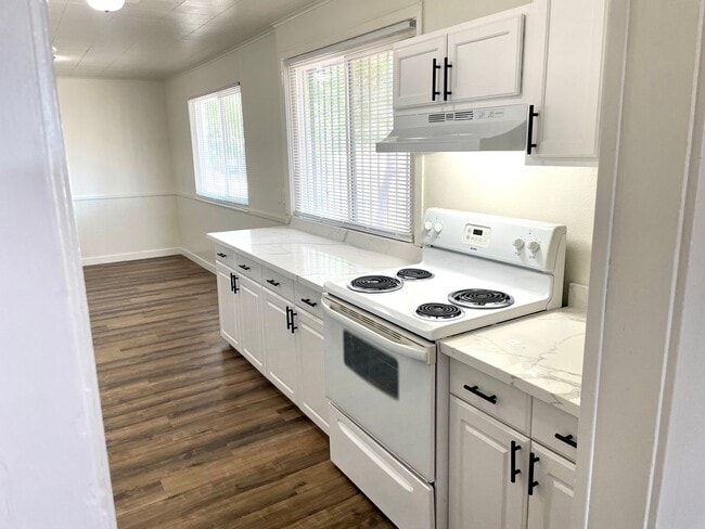 Building Photo - 397 N 15th St