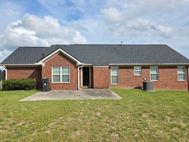 Building Photo - Nice 3 BD/ 2 BA Home
