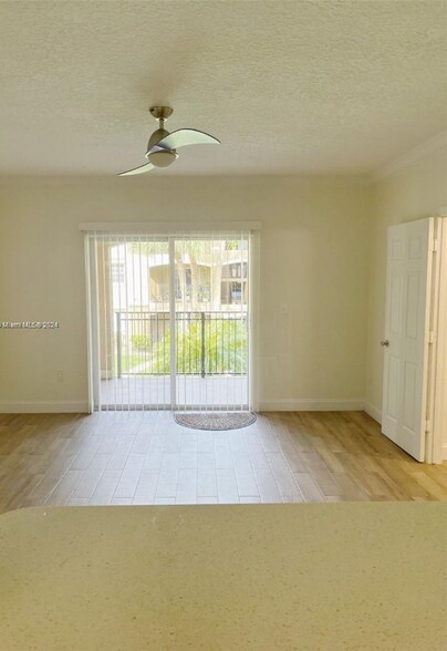 Building Photo - 140 SW 117th Ave
