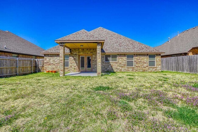 Building Photo - Beautiful home in desired Williamson Farms!