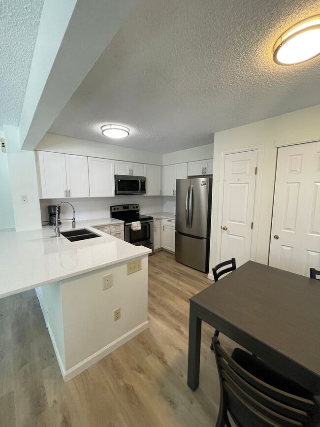 Building Photo - FULLY REMODELED 2 Bed 2 Bath  condominium ...