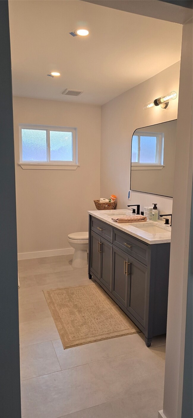 Building Photo - 1403 Bramblebury Dr