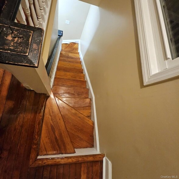 Building Photo - 607 S 5th Ave