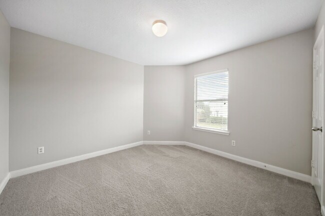 Building Photo - Spacious 4-Bedroom Home in Winfield Lakes
