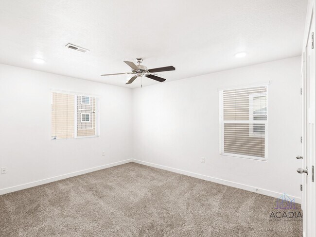 Building Photo - Spacious 3 Bed/2.5 Bath Townhome in Magna Community!