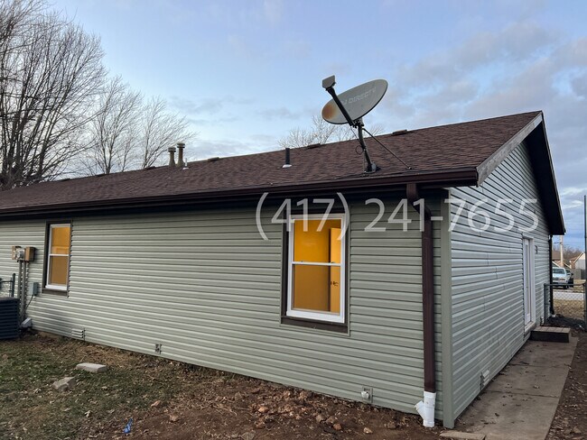 Building Photo - 3016 W Roxbury St